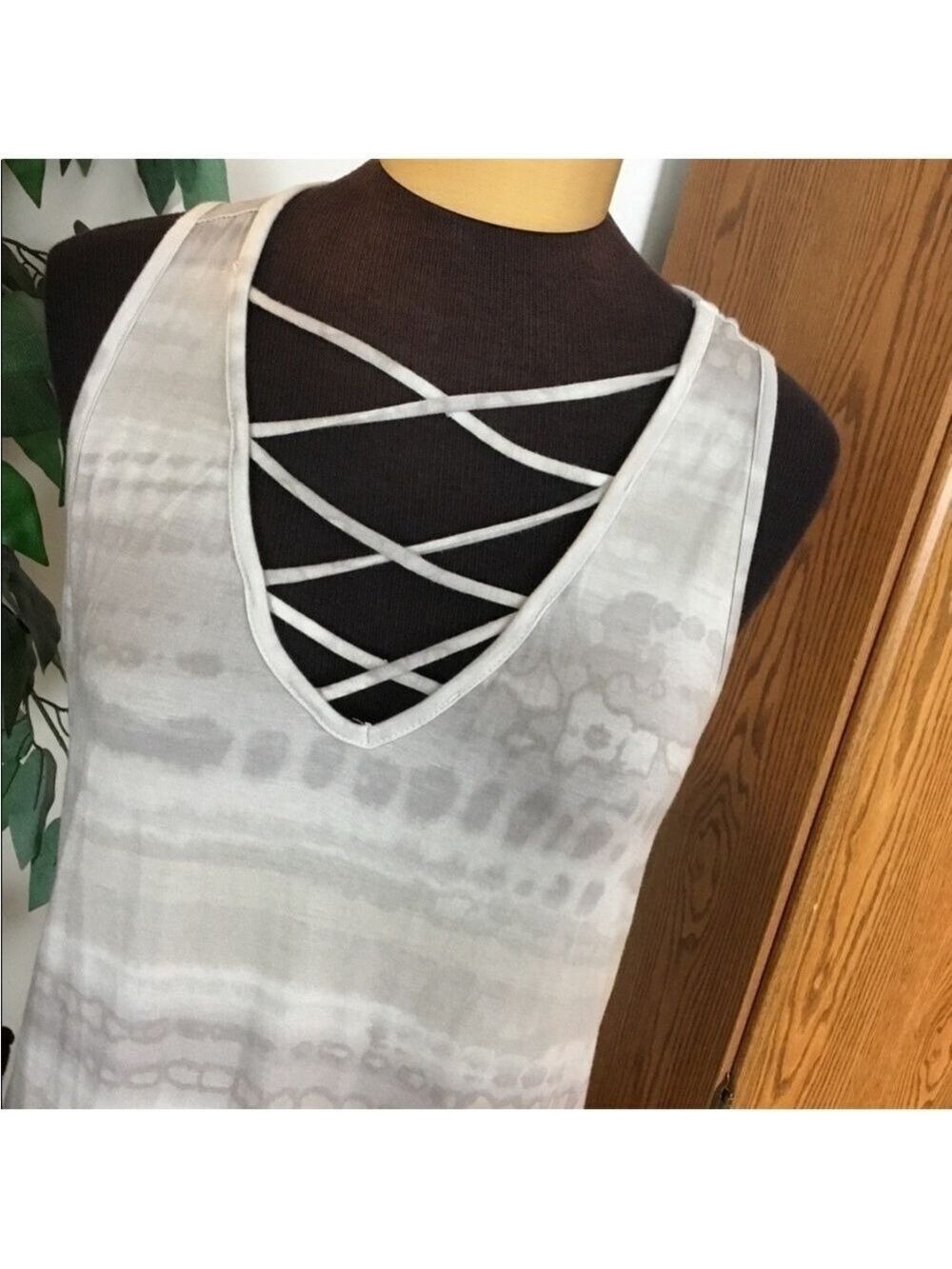 Maurices 24/7 Crisscross V-Neck Sleeveless Tunic Top Gray Tie-Dye Size Large - Picture 7 of 14